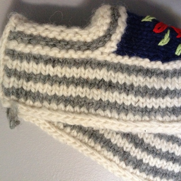 New Handmade Natural Wool Slippers - Picture 2 of 2